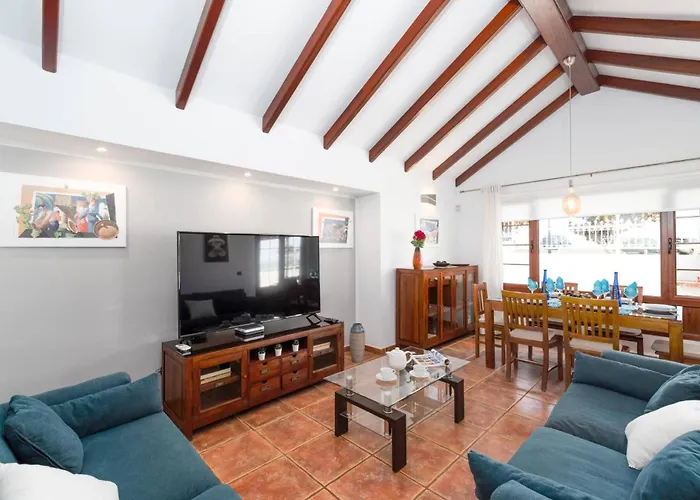 Villa Breezes By