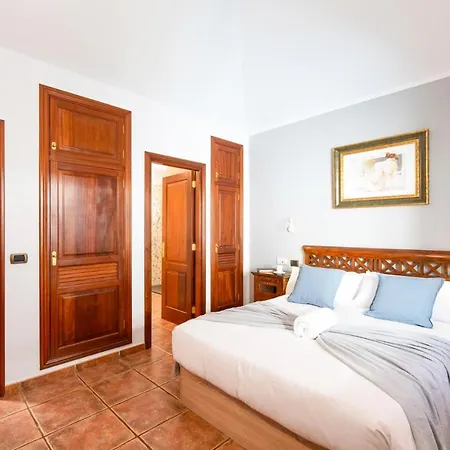 Breezes By Villa Tias